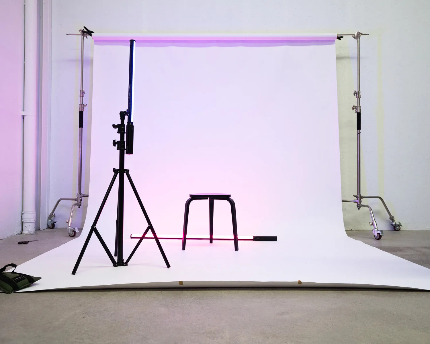 Aputure Amaran T4C LED RGBWW Tube Light (2500K - 7500K)