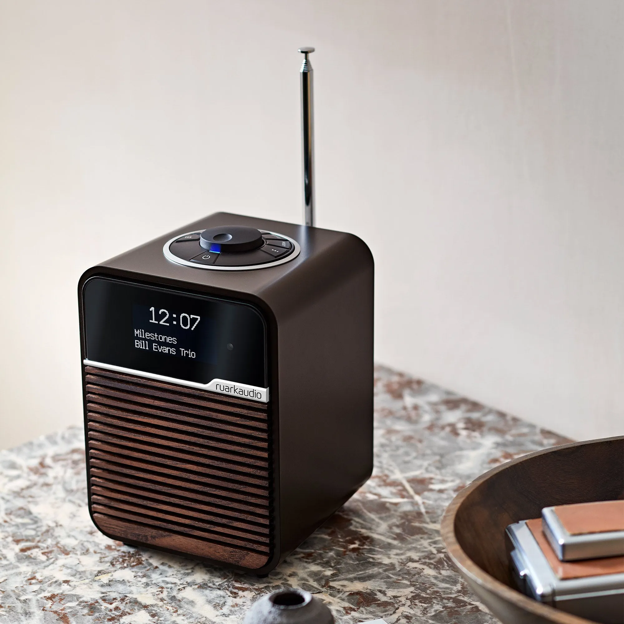 Ruark Audio R1 Mk4 Deluxe Table Top Radio