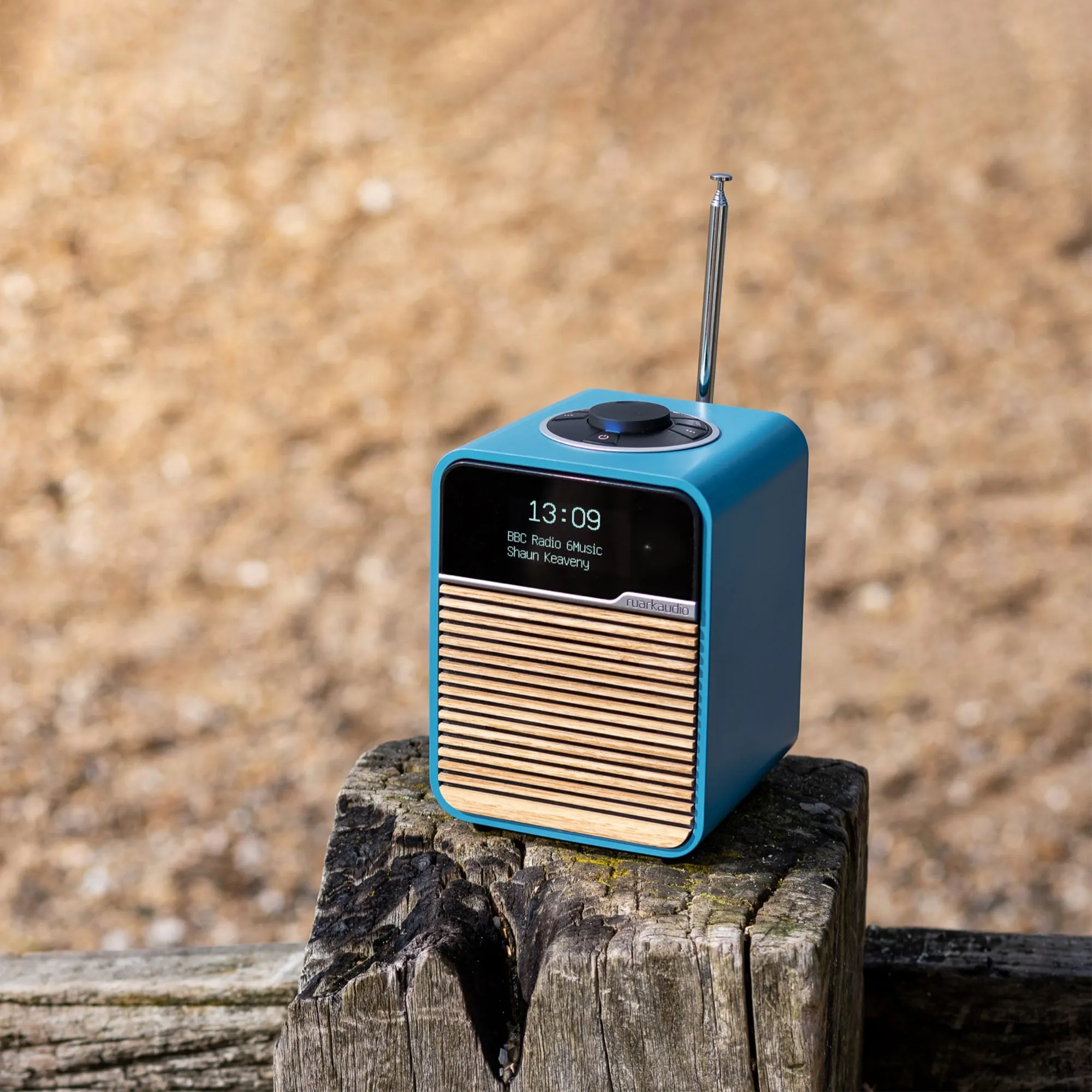 Ruark Audio R1 Mk4 Deluxe Table Top Radio