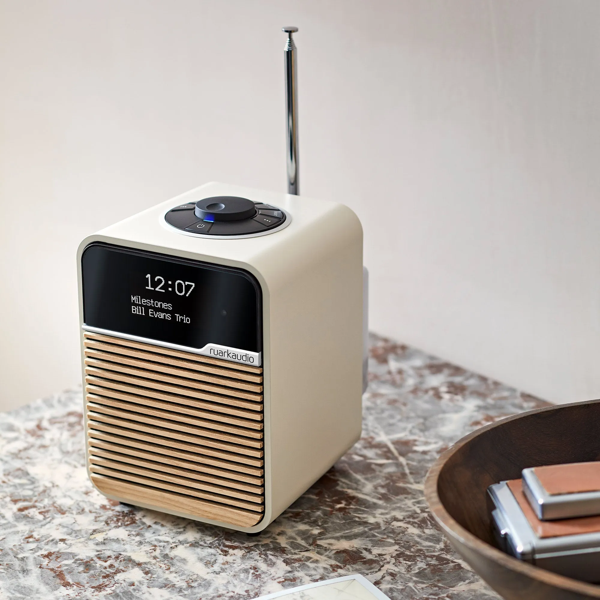 Ruark Audio R1 Mk4 Deluxe Table Top Radio