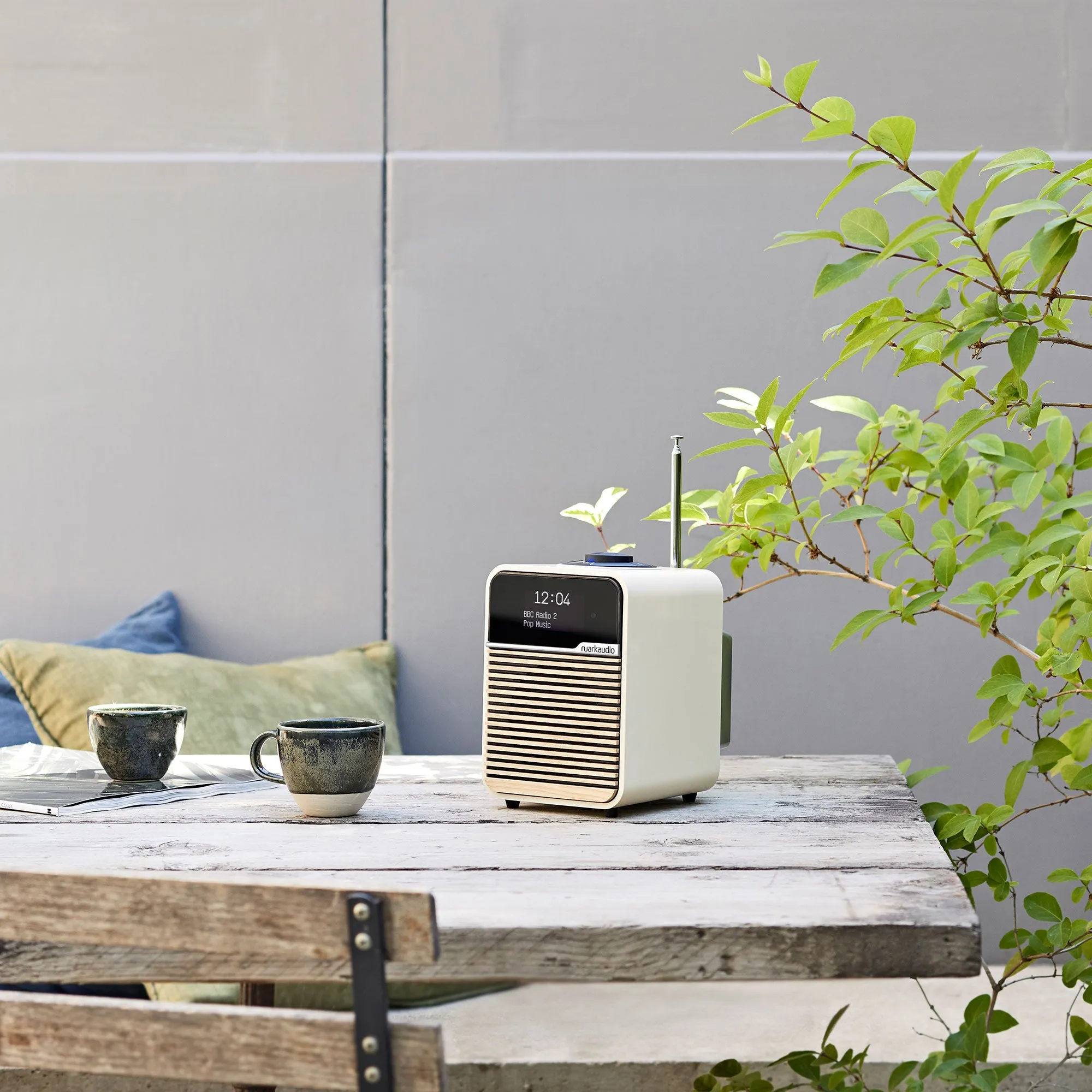 Ruark Audio R1 Mk4 Deluxe Table Top Radio