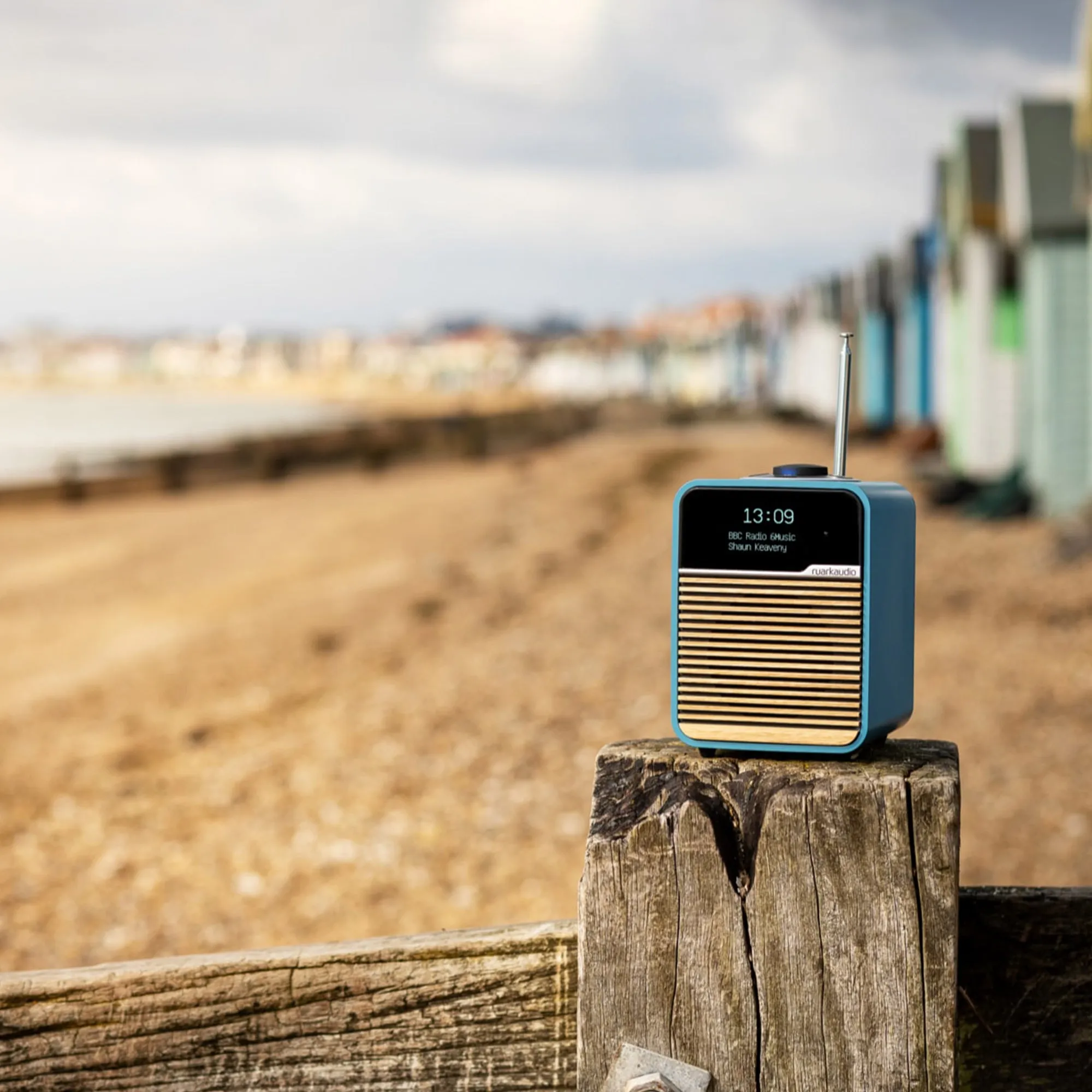 Ruark Audio R1 Mk4 Deluxe Table Top Radio